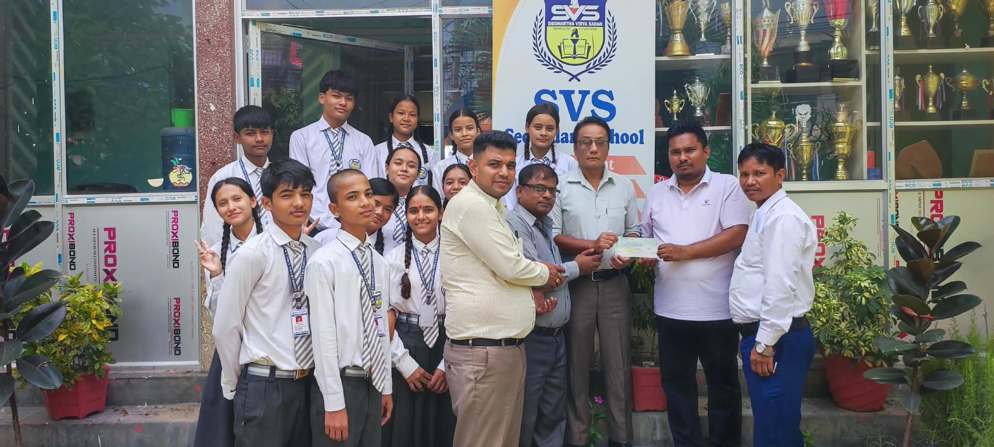 भोटकोशी बाढीपीडितका लागि बाँकेस्थित सिद्धार्थ विद्या सदनको १ लाख २६ सय ५७ रुपैयाँ सहयोग
