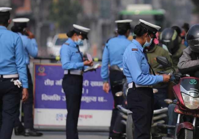 ६ सय ४३ चालक ट्राफिक प्रहरीको कारबाहीमा