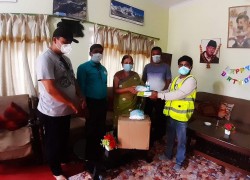 नेपाली कांग्रेस बाँकेद्वारा कोरोना महामारीमा खटिएर काम गर्ने पत्रकारका लागि स्वास्थ्य सामग्री सहयोग