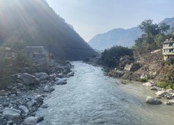 साँघुरिँदै कालीगण्डकी नदी : हराउँदै मौलिक स्वरुप