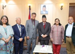 प्रधानमन्त्री दाहालसँग अन्तर्राष्ट्रिय परिवार नियोजन महासङ्घका महानिर्देशक डा बरमेजोको भेट