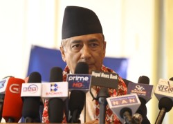प्रेस र अभिव्यक्ति स्वतन्त्रताको रक्षा गर्दै राष्ट्रिय एकतालाई बलियो र सुदृढ बनाउनुपर्छ:  सञ्चारमन्त्री कार्की