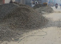 सडक निर्माणका लागि थुपारेको गिट्टीमा मान्छेको टाउको भेटियो