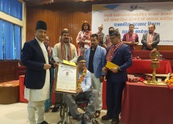 ‘इन्जा खोजी पत्रकारिता’ पुरस्कारबाट गजेन्द्र बुढाथोकी सम्मानित