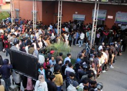 गोँगबु नयाँ बसपार्कमा टिकट लिनेको भीड, दुई दिनमा झण्डै ४० हजार अग्रिम टिकट बुकिङ