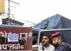 प्रधानमन्त्री ओली र राष्ट्रपतिको तस्बिरमा गोबर छ्याप्ने नेविसंघका नेता पक्राउ