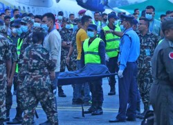 जहाज दुर्घटना : मृत्यु भएका २२ जनाकै शव नेपाली सेनाको हेलिकप्टरबाट काठमाडौँ ल्याइयो