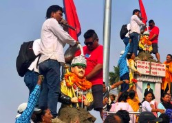 नेपालगन्जको धम्बोजी चोकमा राजावादी र प्रहरी बीच झडप, स्थिति तनावपूर्ण