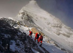 आज सगरमाथाको चुचुरोमा मानव पाइला राखेको दिन