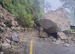 पहिरो खसेपछि घोराही–लमही सडक अवरुद्ध