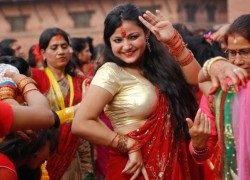 तीज : मौलिकता गुम्दै, विकृति मौलाउँदै