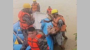 बाँकेको राप्तीमा पौडी खेल्न पसेका दुई बालबालिका डुबे, ९ वर्षीय सुलभ मृत फेला, खुशीको खोजी जारी