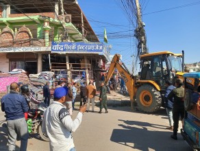 नेपालगन्ज उपमहानगरले चलायो डोजर