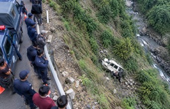 सल्यानमा जिप दुर्घटना : ८ वर्षीय बालक र १८ वर्षीया किशोरीको मृत्यु
