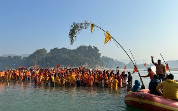 पवित्र तीर्थस्थल देवघाटको बेनीमा बाँसको लिङ्गो गाडेर माघे सङ्क्रान्ति मेलाको शुभारम्भ