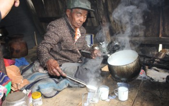 दुर्गमको गोठमै रमाएका नन्दप्रसाद