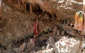 सडक खन्ने क्रममा अनोठौ प्रकृतिका ढुङ्गा फेला परेपछि..., गुप्तेश्वर महादेवको संरक्षण गरिँदै