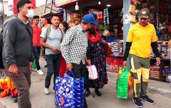 दशैँ गाउँमै रमाइलो : घर फर्कनेको लर्काे