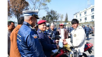 चोरी भएका ५० वटा मोटरसाइकल र स्कुटर फेला पार्दै ट्राफिक प्रहरीले बुझायो सवारी धनीलाई