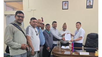 मूल्यवृद्धिविरुद्ध देशव्यापी आन्दोलन : बाँकेमा निर्माण व्यवसायीले सीडीओलाई बुझाए ज्ञापनपत्र