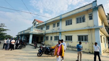 अस्पतालको भवनबाटै सेवा दिँदै गाउँपालिका