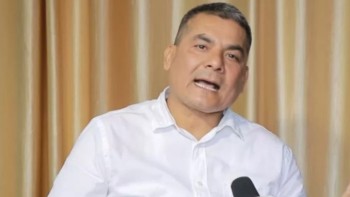 प्रहरीले घरबाटै मध्यरातमा समात्यो दुर्गा प्रसाईंलाई