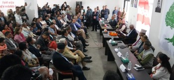 कांग्रेसलाई अनिर्णयको बन्दी बनाइँदै, फेरि सारियो केन्द्रीय समिति बैठक