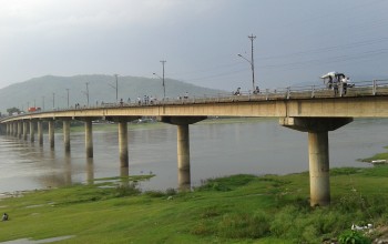 दाङका एक ब्यक्ती चितवनको नारायणी नदी पुलबाट हामफालेर बेपत्ता