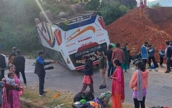 डडेल्धुरामा बस दुर्घटना, १६ जना घाइते