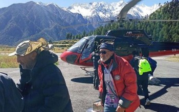 तीन दिनदेखि तुम्लिङमा अलपत्र परेका चार विदेशीको हेलिकाेप्टरमार्फत उद्धार