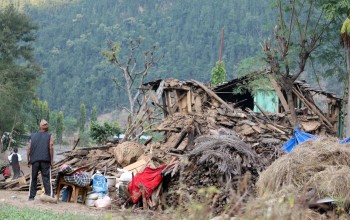 कर्णाली सरकारद्वारा भूकम्प प्रभावितलाई दुई करोड हस्तान्तरण
