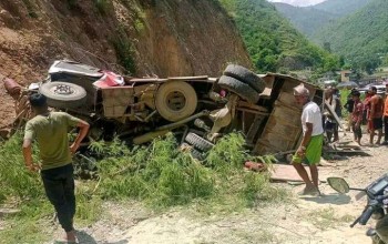 रामेछाप बस दुर्घटनामा थप चारको मृत्यु, फाल हानेर जोगिए चालक