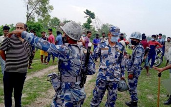 भारतीय तस्करको ढुङ्गामुढाबाट सशस्त्र प्रहरी घाइते