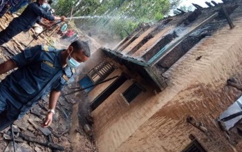 सल्यानमा सोलार ब्याट्री पड्केर आगो लाग्दा दुई घर जले