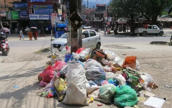 मध्यपुरथिमिमा घरघर र चोकचोकमा थुप्रियो फोहोर