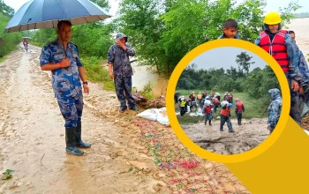 सशस्त्र प्रहरी प्रमुख जहर सिंह बाढी प्रभावित क्षेत्र मै उत्रेर तटबन्धन गर्दै (फोटो फिचर सहित)