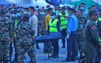 जहाज दुर्घटना : मृत्यु भएका २२ जनाकै शव नेपाली सेनाको हेलिकप्टरबाट काठमाडौँ ल्याइयो