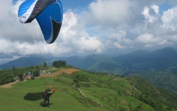 सुर्खेतमा आजदेखि प्याराग्लाइडिङ उडान सुरु, देउती थानलाई केन्द्र बनाएर उडान