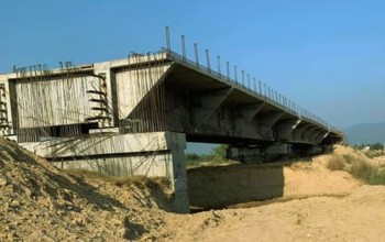 स्वेच्छाचारिताको पराकाष्टा : अँझै बन्न सकेनन् हुलाकी सडक अन्तर्गतका १० वटा पुल 