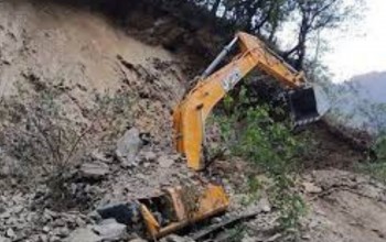 पहिरोले स्काभेटर पुरिँदा एकको मृत्यु