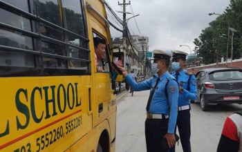 ट्राफिक प्रहरीको बिशेष चेकिङ्ग : मापसे गरी एम्बुलेन्स र स्कुल बस चलाउने कारबाहीमा