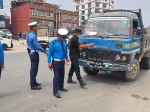 ब्रेक नै नभएका, लाइटहरूनै नभएका ७४ ओटा सवारी साधन फेला परेपछि चालकलाई कारबाही