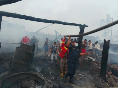 नरैनापुरको गेग्लीमा भीषण आगलागी: १५ घर जले
