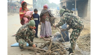 बाँकेका चिसोले जनजीवन कष्टपूर्ण बनायो: राहत सामग्री वितरणमा स्थानीय निकाय सक्रिय