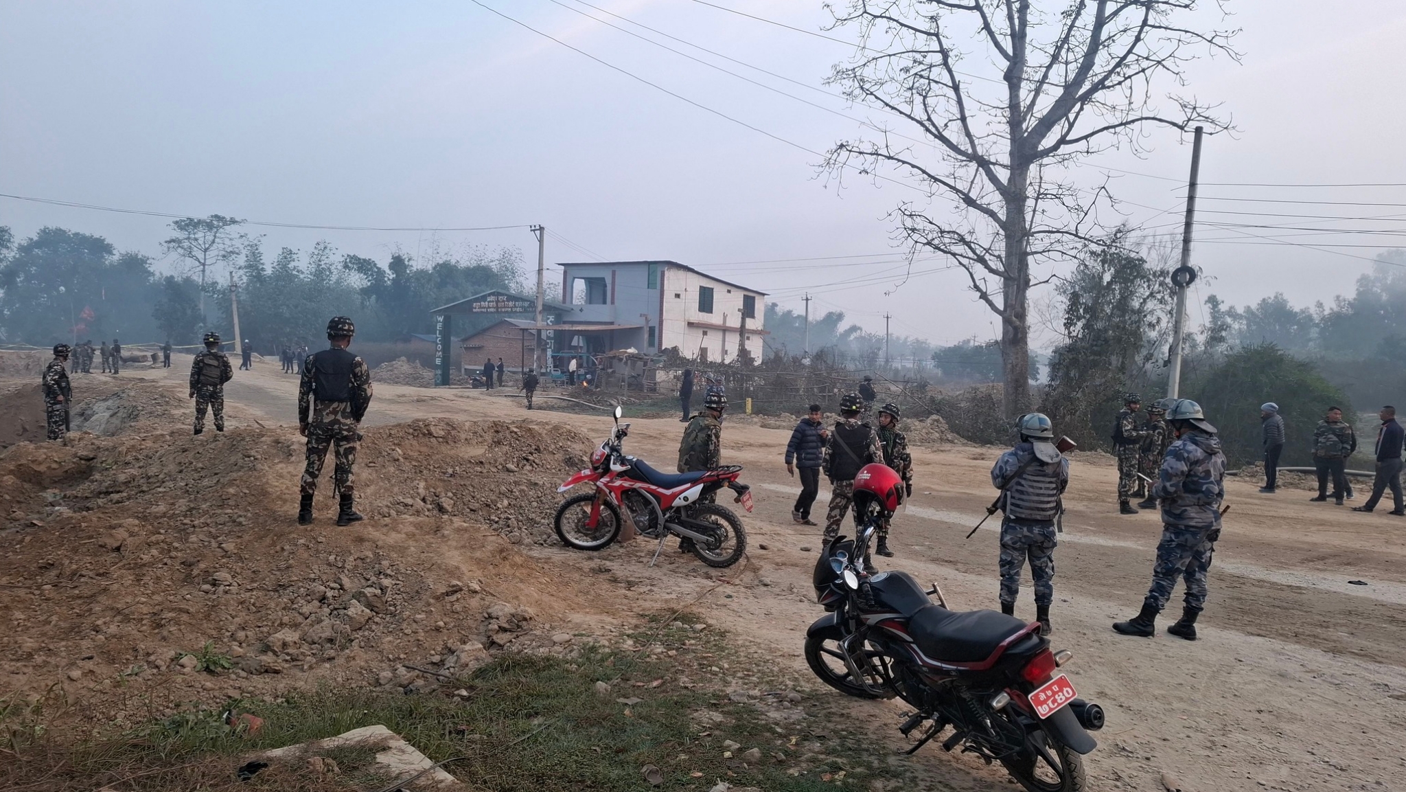 बाँकेको खजुरास्थित पेडारी नाला पुलमा भेटियो शंकास्पद बस्तु, बम भएको आशंका