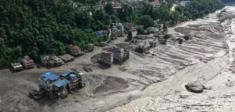 भोटेकोशी बाढी: बेत्रावतीको एउटै घरमा २४ शव भेटिए, घर हो कि गेस्ट हाउस भन्ने खुलेन!