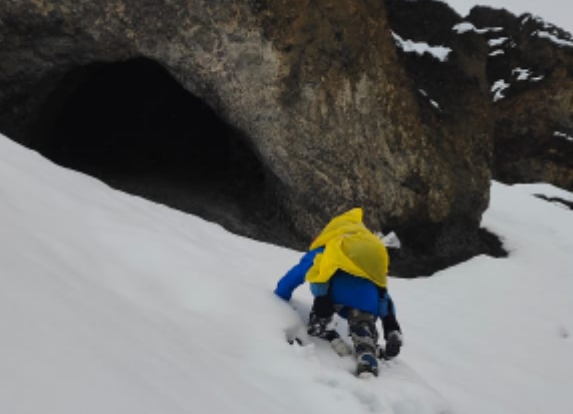 तिलिचो बेस क्याम्पमा फसेका पर्यटकहरूको सशस्त्र प्रहरीद्वारा सफल उद्धार