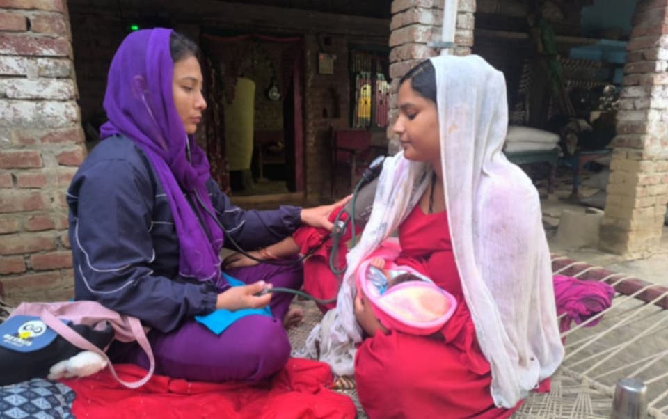 नरैनापुरका गाउँगाउँमा सुरक्षित प्रसुती सेवा, स्थानीयबासी भन्छन्-'अब शहर जानु पर्दैन'