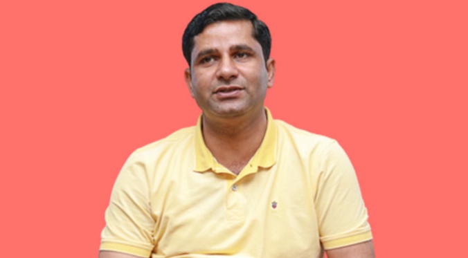 घर–घरमा इश्तियाक राई: ‘कामको इतिहास हेरेर भोट दिनुस्’